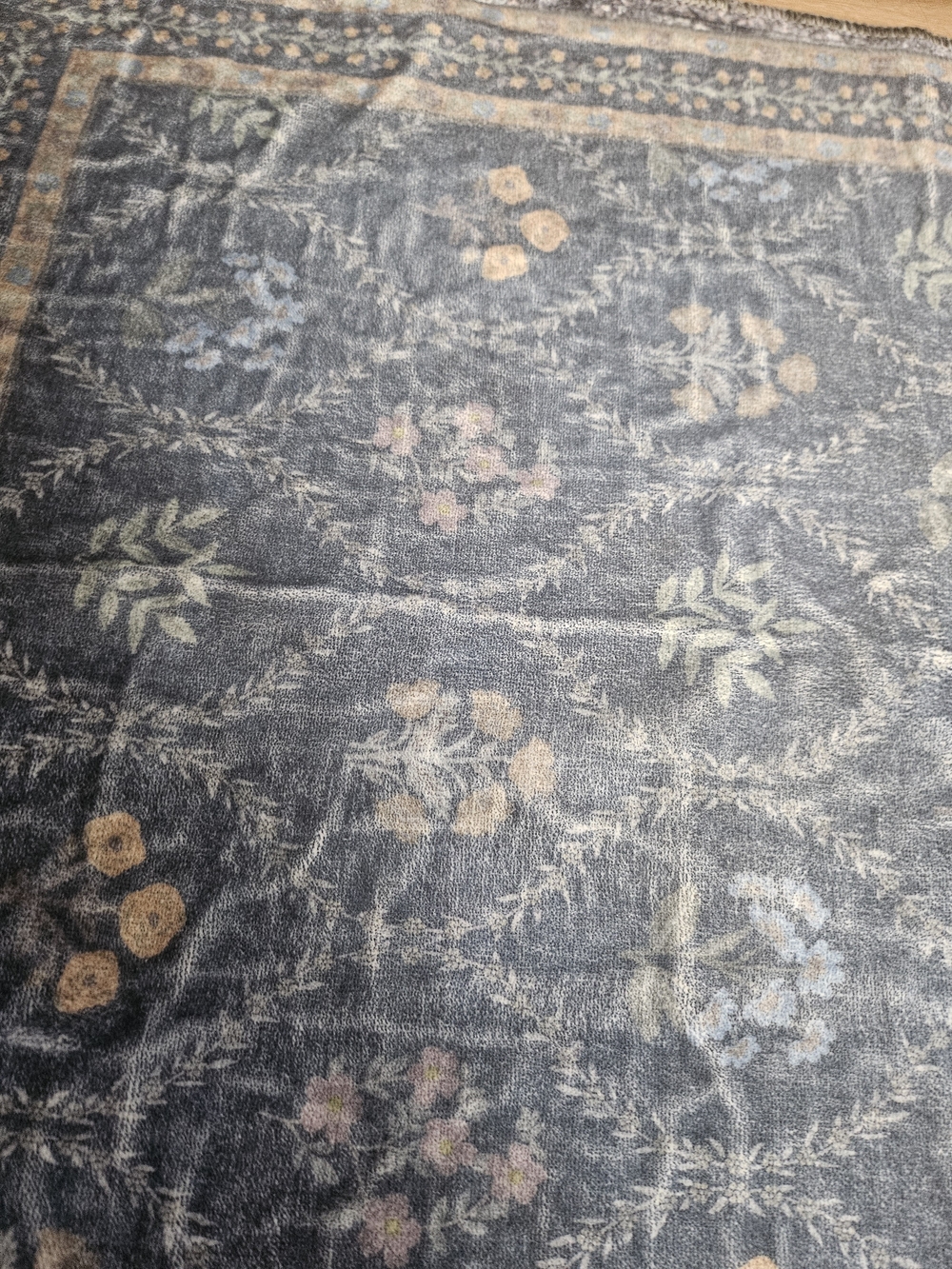 Throw Rug- 2x3 - Picture 2 of 4